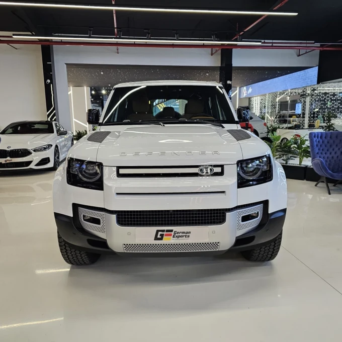Land Rover Defender in Dubai mileage 0 only AED 435000