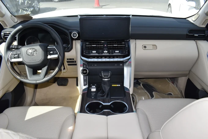 Toyota Land Cruiser in Dubai mileage 0 only AED 280000