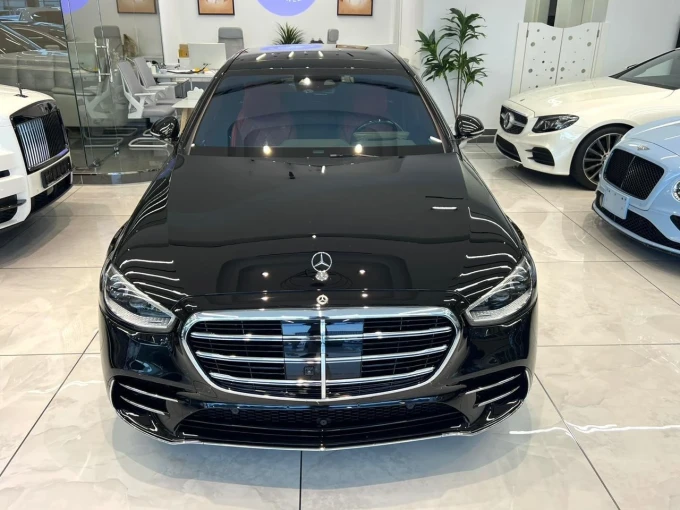 Mercedes-Benz S-Class in Dubai mileage 20000 only AED 465000