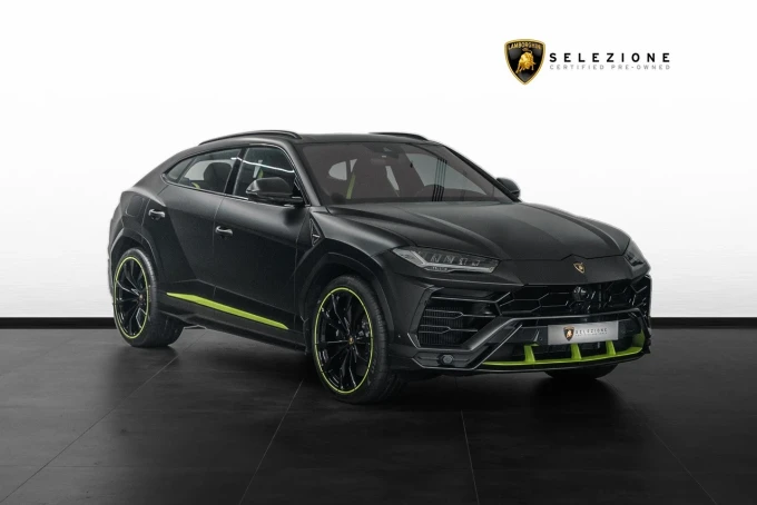 Lamborghini Urus in Dubai mileage 3600 only AED 1290000