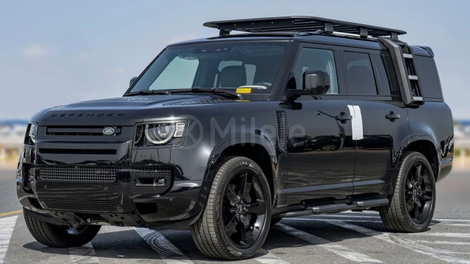 Land Rover Defender in Dubai mileage 0 only AED 410000