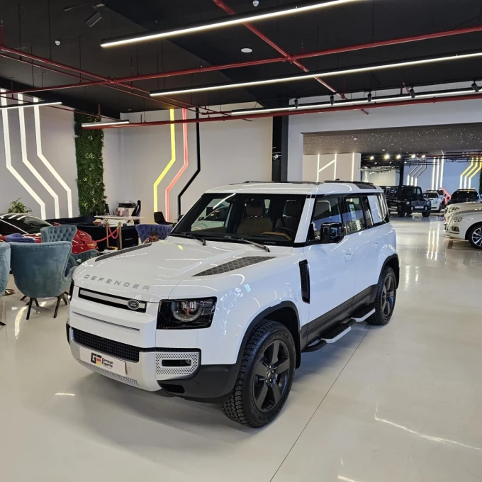 Land Rover Defender in Dubai mileage 0 only AED 435000