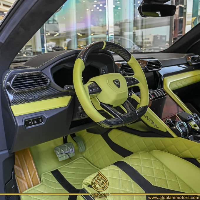 Lamborghini Urus in Dubai mileage 180 only AED 1890000