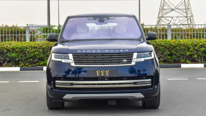 Land Rover Range Rover in Dubai mileage 47000 only AED 600000