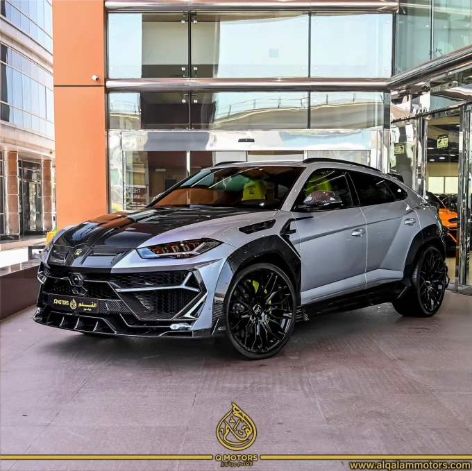 Lamborghini Urus in Dubai mileage 180 only AED 1890000