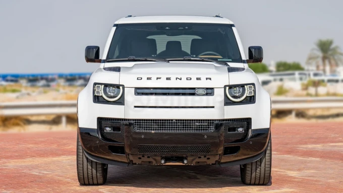 Land Rover Defender in Dubai mileage 0 only AED 400000