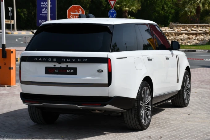 Land Rover Range Rover in Dubai mileage 4700 only AED 700000