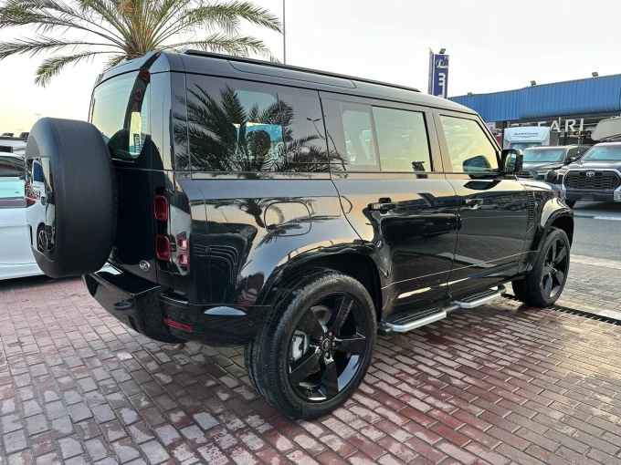 Land Rover Defender in Dubai mileage 13000 only AED 348000