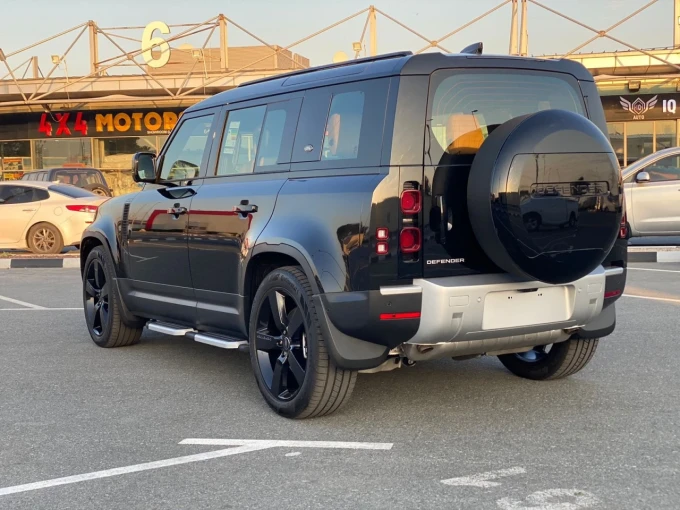 Land Rover Defender in Dubai mileage 0 only AED 435000