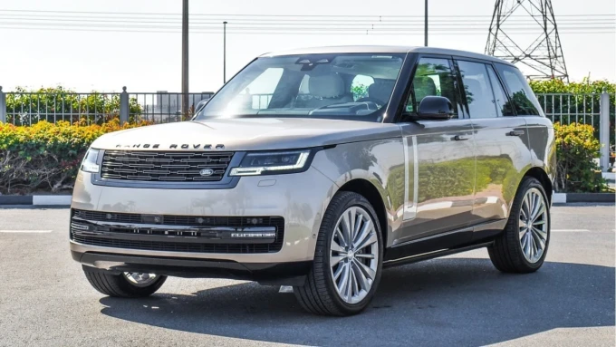 Land Rover Range Rover in Dubai mileage 37000 only AED 695000