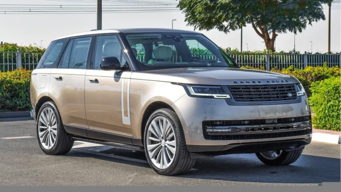Land Rover Range Rover in Dubai mileage 37000 only AED 695000