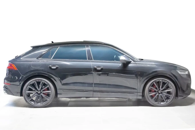 Audi SQ8 in Dubai mileage 18418 only AED 390000