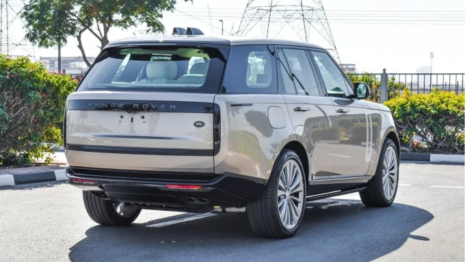 Land Rover Range Rover in Dubai mileage 37000 only AED 695000