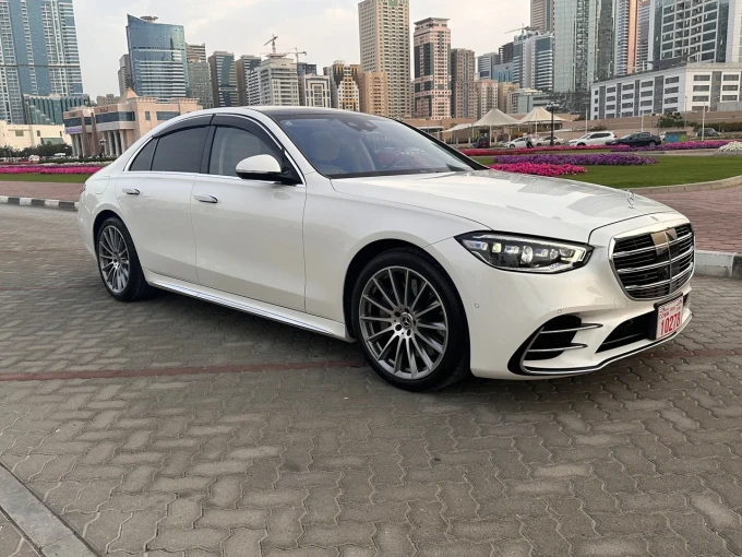 Mercedes-Benz S-Class in Dubai mileage 20000 only AED 300000