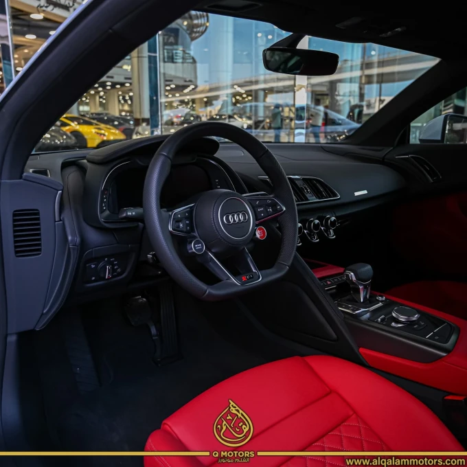 Audi R8 in Dubai mileage 4000 only AED 670000