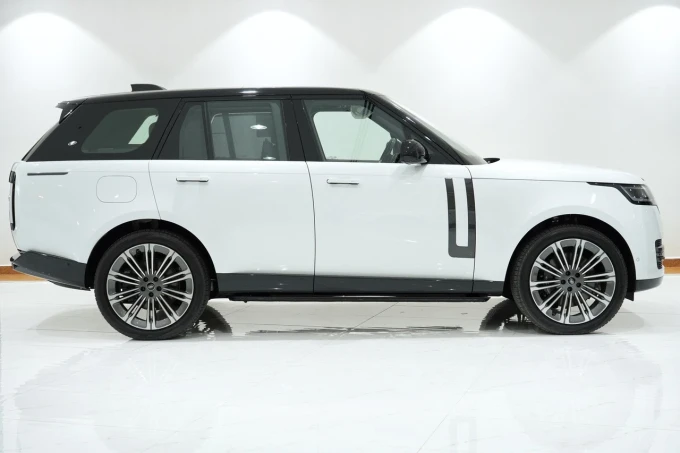 Land Rover Range Rover in Dubai mileage 0 only AED 999000