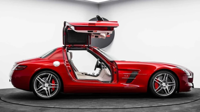 Mercedes-Benz SLS in Dubai mileage 39273 only AED 880000