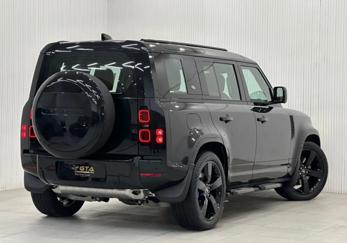 Land Rover Defender in Dubai mileage 0 only AED 449000