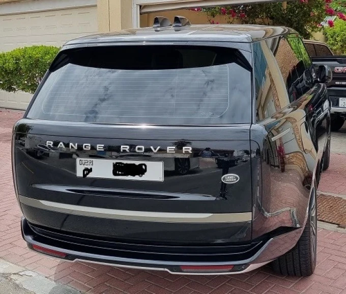 Land Rover Range Rover in Dubai mileage 12900 only AED 675000