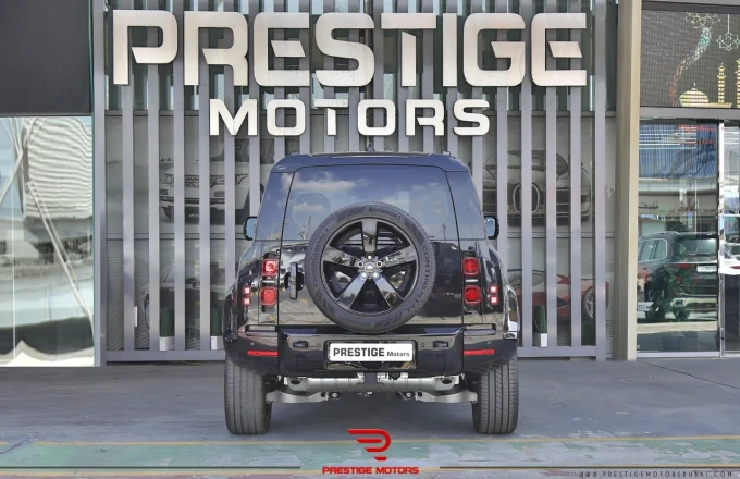 Land Rover Defender in Dubai mileage 20 only AED 400000