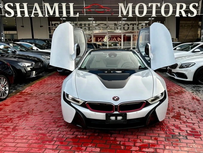 BMW i8 in Dubai mileage 11000 only AED 229000