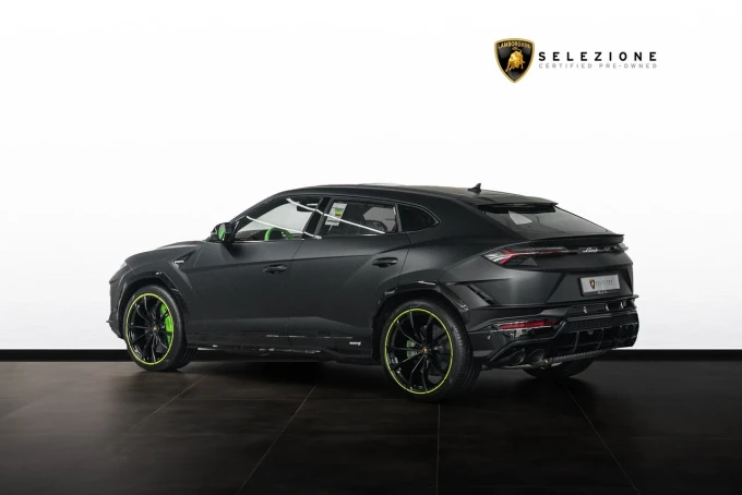 Lamborghini Urus in Dubai mileage 510 only AED 1490000