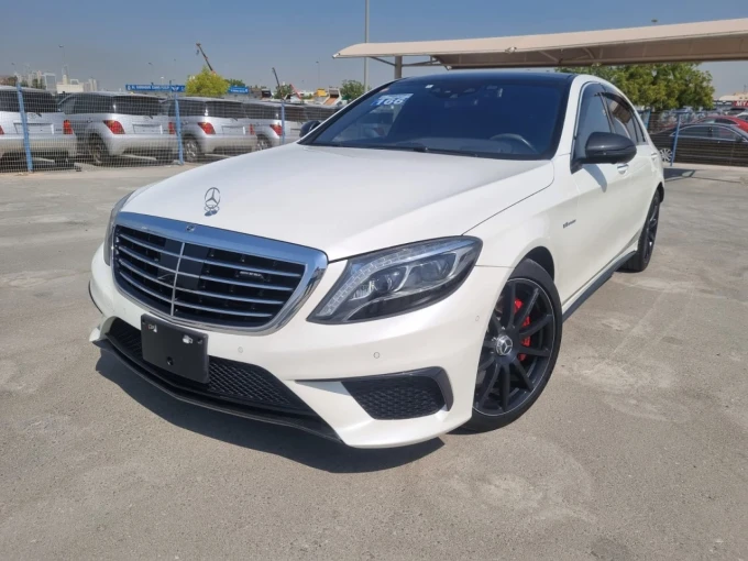 Mercedes-Benz S-Class in Dubai mileage 47000 only AED 220000