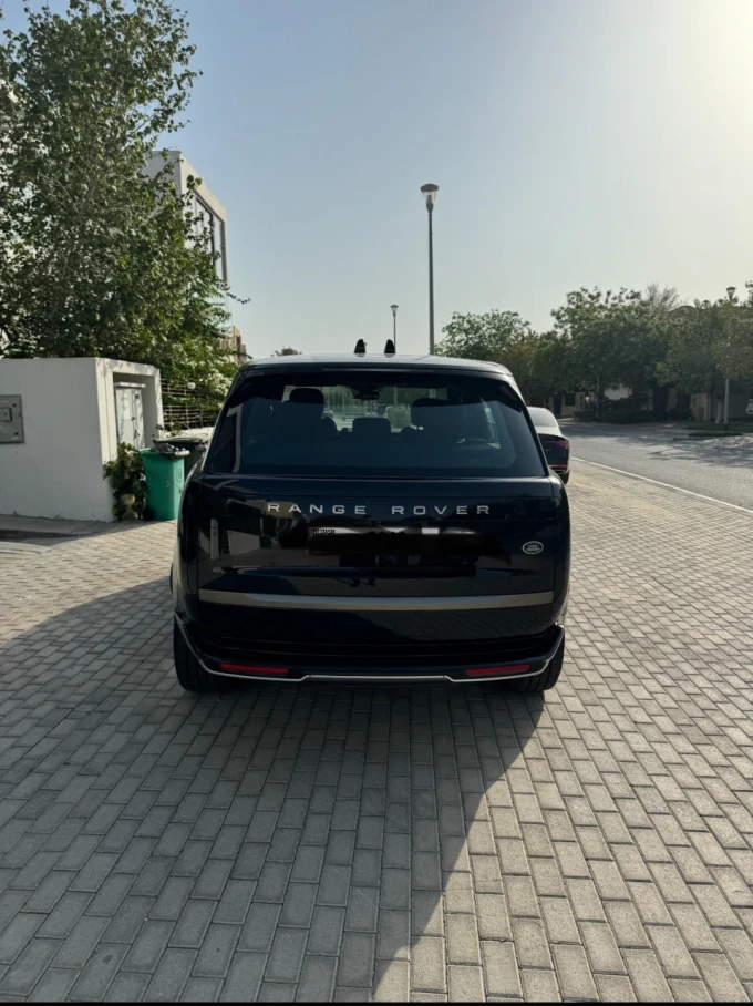 Land Rover Range Rover in Dubai mileage 14000 only AED 690000