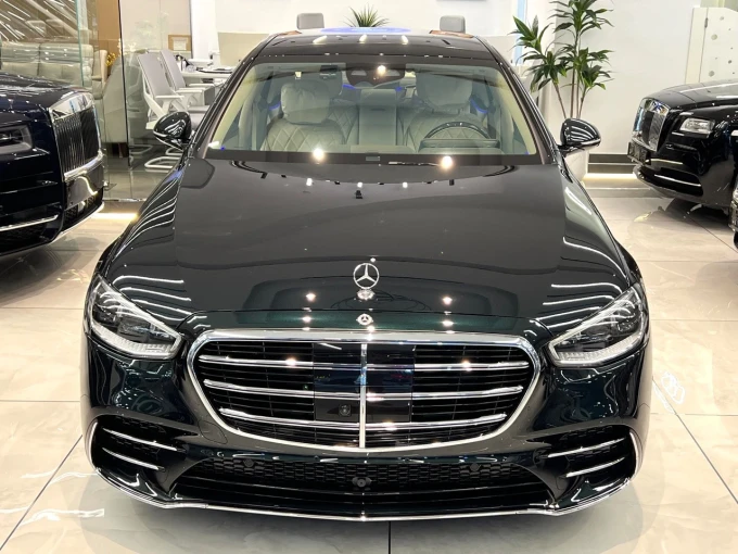 Mercedes-Benz S-Class in Dubai mileage 7000 only AED 499000