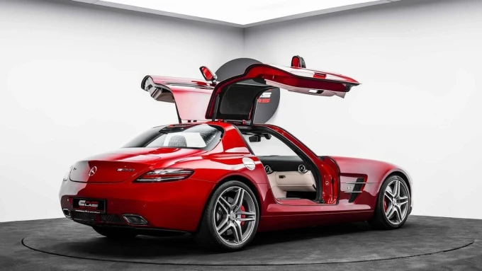 Mercedes-Benz SLS in Dubai mileage 39273 only AED 880000