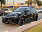 Lamborghini Urus in Dubai mileage 19500 only AED 1100000