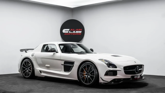 Mercedes-Benz SLS in Dubai mileage 829 only AED 3950000