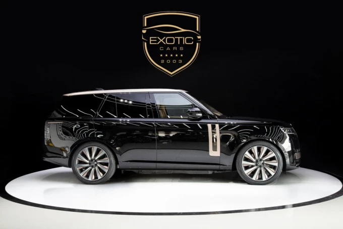 Land Rover Range Rover in Dubai mileage 100 only AED 995000