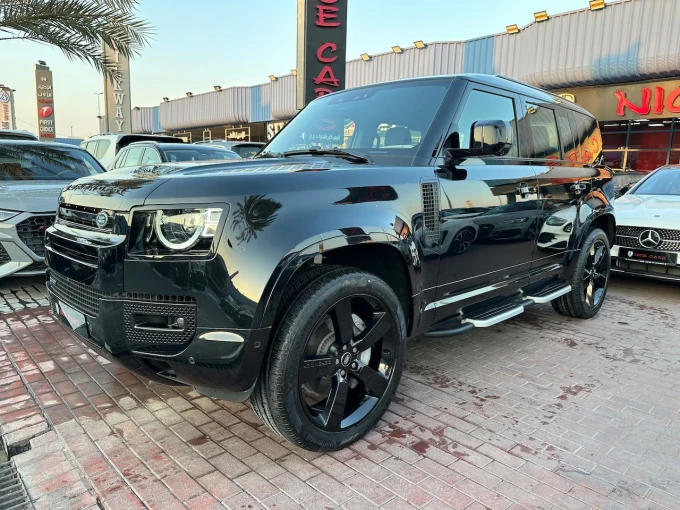 Land Rover Defender in Dubai mileage 13000 only AED 348000