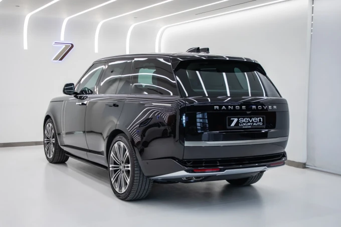 Land Rover Range Rover in Dubai mileage 4500 only AED 819000