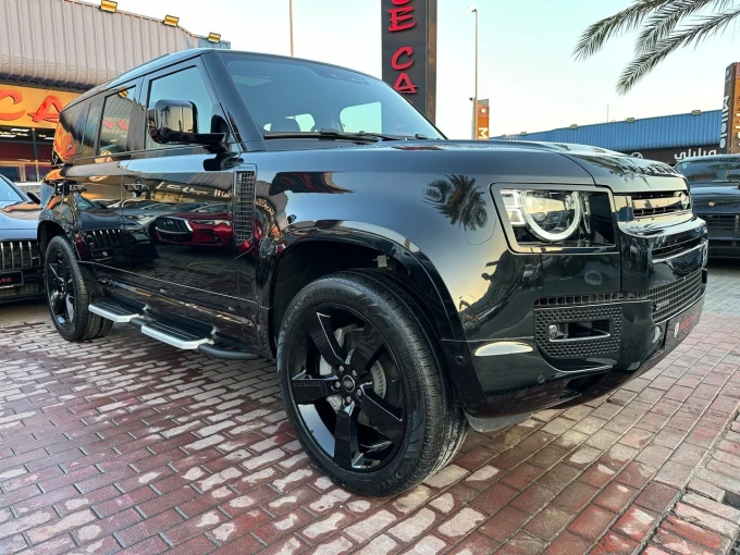 Land Rover Defender in Dubai mileage 13000 only AED 348000