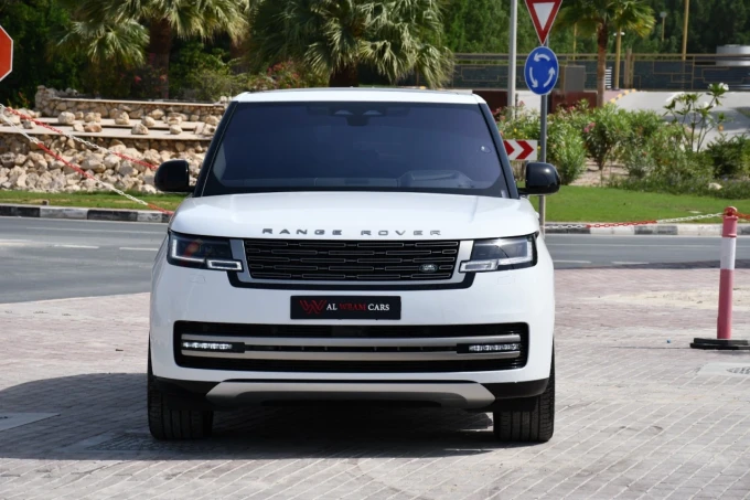 Land Rover Range Rover in Dubai mileage 4700 only AED 700000