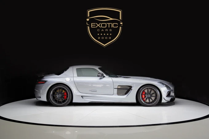 Mercedes-Benz SLS in Dubai mileage 28000 only AED 2450000