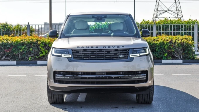 Land Rover Range Rover in Dubai mileage 37000 only AED 695000