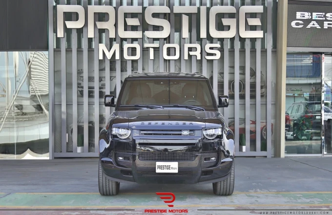 Land Rover Defender in Dubai mileage 20 only AED 400000