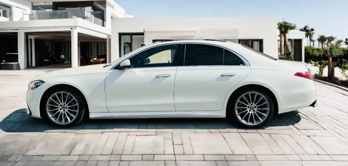 Mercedes-Benz S-Class in Dubai mileage 27300 only AED 379000