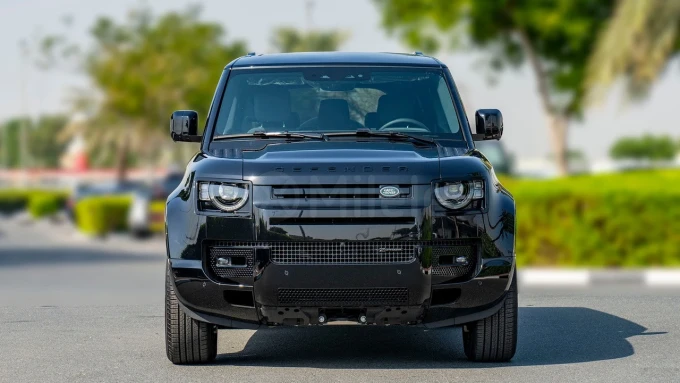 Land Rover Defender in Dubai mileage 0 only AED 400000