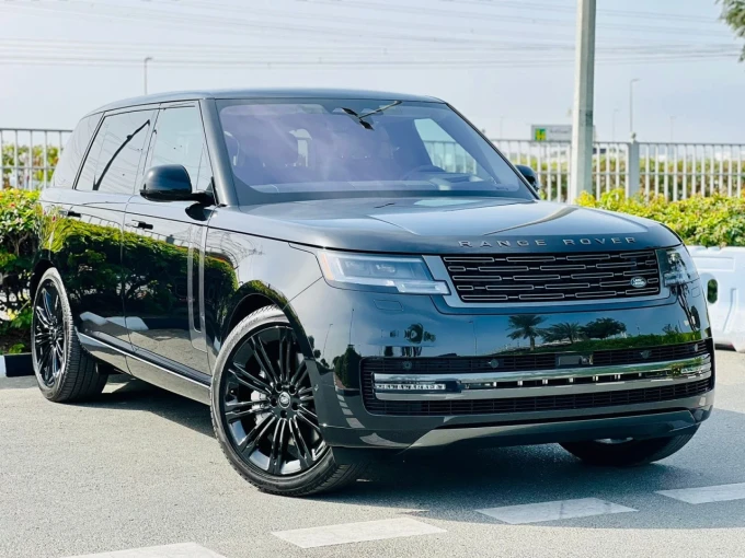 Land Rover Range Rover in Dubai mileage 11000 only AED 675000