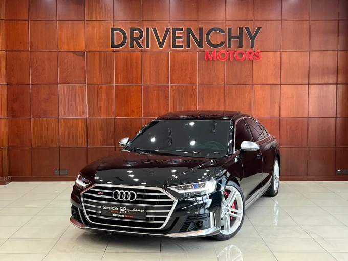 Audi S8 in Dubai mileage 29000 only AED 319000