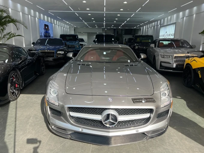 Mercedes-Benz SLS in Dubai mileage 21000 only AED 820000