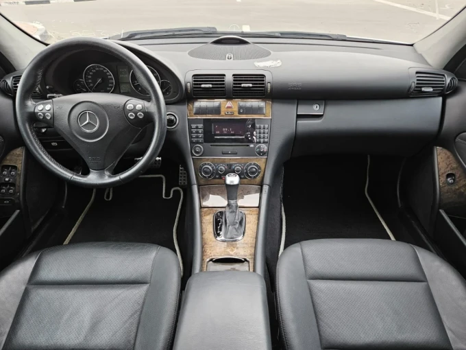 Mercedes-Benz C-Class in Dubai mileage 27380 only AED 24500