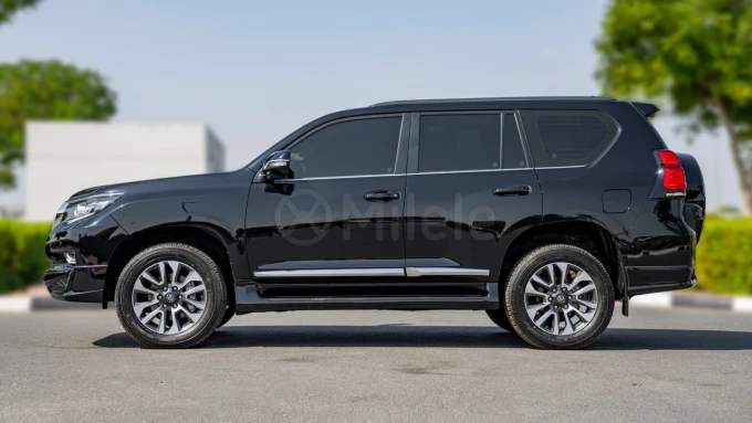 Toyota Prado in Dubai mileage 0 only AED 220000