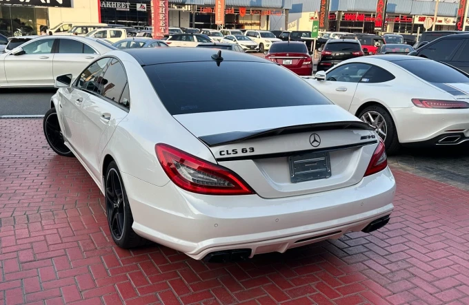 Mercedes-Benz CLS-Class in Dubai mileage 42000 only AED 89000