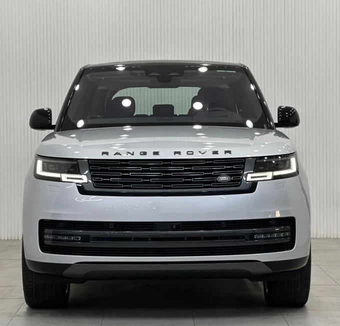 Land Rover Range Rover in Dubai mileage 9759 only AED 729000