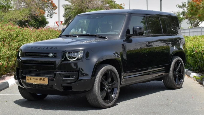 Land Rover Defender in Dubai mileage 0 only AED 518000
